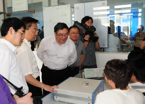 民进中央考察团抵达江西就完善制度环境、促