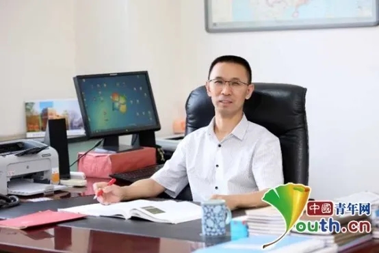 图为全国政协委员,民进中央委员,清华大学生命科学学院教授罗永章.