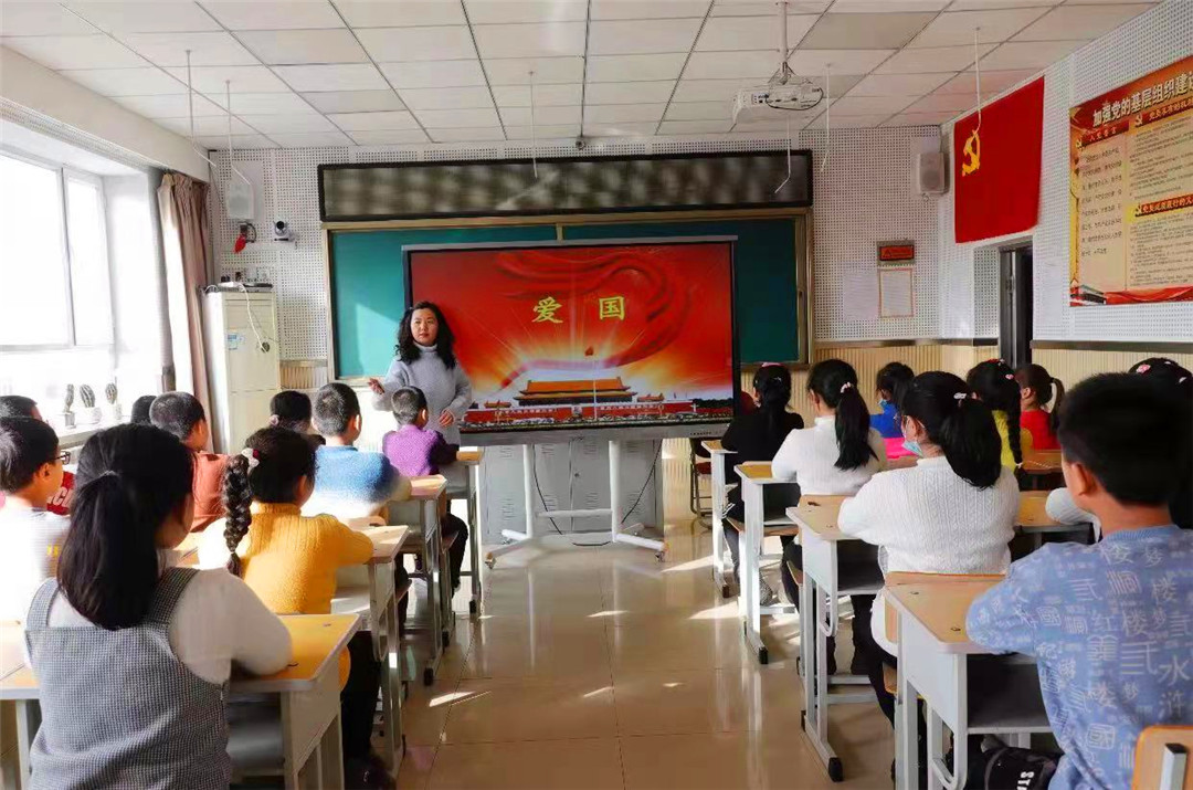 回顾历史携手同行民进四平市地直街小学支部开展四史学习教育实践活动
