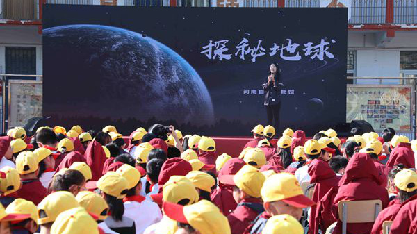 民进河南省委会“开明科普”首讲 点燃青少年科学梦想