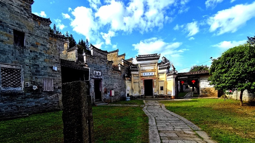 罗建云：值得寻味的东龙古村