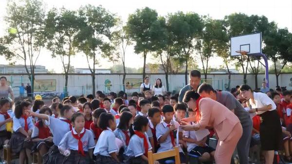 河南民进“诵读”进校园公益活动走进信阳市平桥区