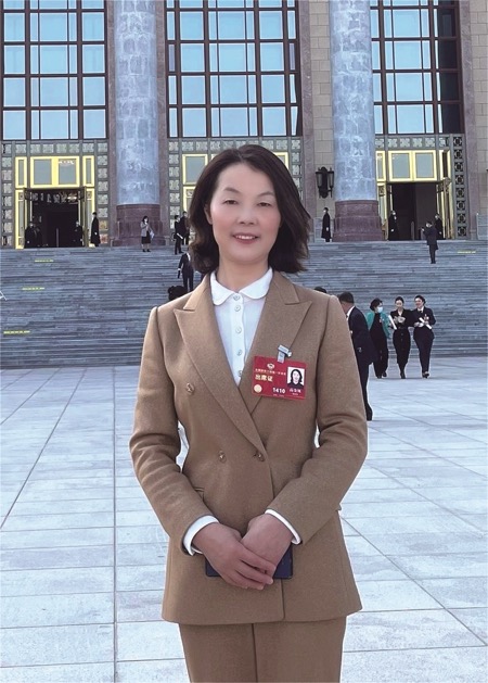 高金凤委员为办好人民满意的教育而努力