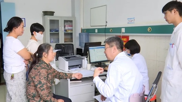 民进北京市委会到安龙县开展教育医疗帮扶活动