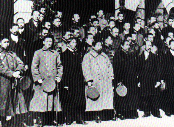 1912年孙中山先生在南京宣誓就任临时大总统后全合影