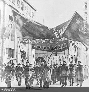 “三反”、“五反”运动,打击了资产阶级不法分子破坏社会主义经济和腐蚀国家干部的活动,巩固了工人阶级和社会主义国营经济的领导地位