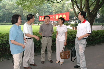 民进浙江省委会秘书长穆建平和浙江大学有关领导参加了活动