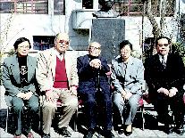 王企贤与北京第一实验小学校领导合影