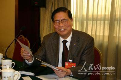 刘运来委员向记者讲述首日封的故事