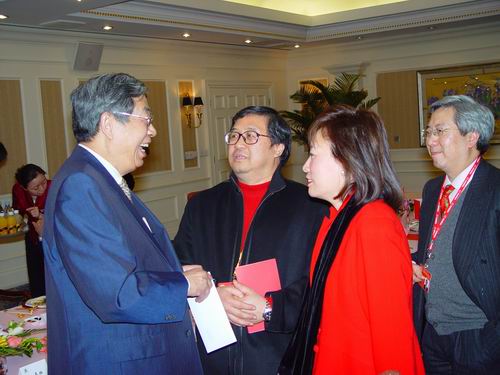 全国人大常委会副委员长、民进中央主席许嘉璐在北京饭店亲切会见部分出席“两会”的香港全国人大代表、政协委员。