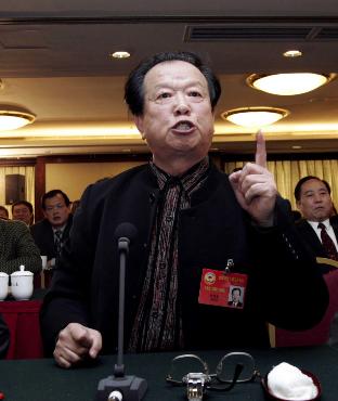 著名导演李前宽委员