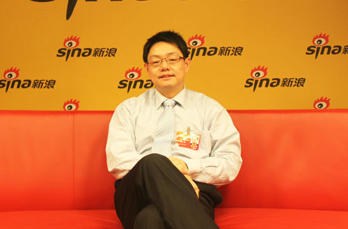 图为湖北统计局副局长叶青