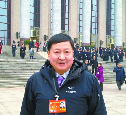 全国政协委员、重庆市林业局副局长张洪。
