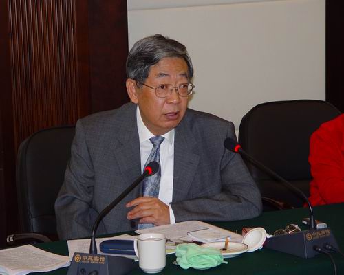 许嘉璐主席参加小组讨论