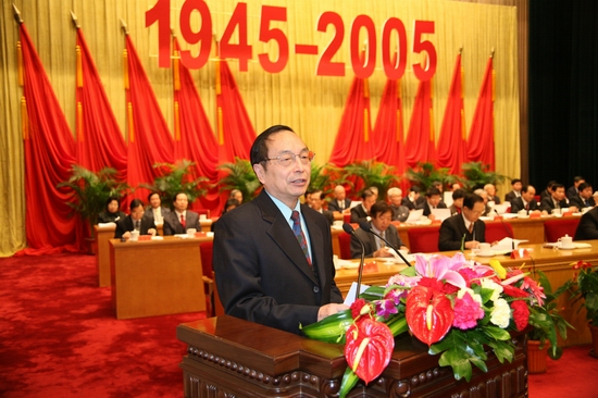 全国人大常委会副委员长、中国农工民主党中央委员会主席蒋正华代表民革、民盟、民建、农工民主党、致公党、九三学社、台盟中央和全国工商联在大会上致贺词。