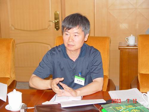 图为民进中央经济委员会主任蔡继明发言