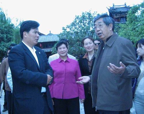 许嘉璐主席考察丽江古城