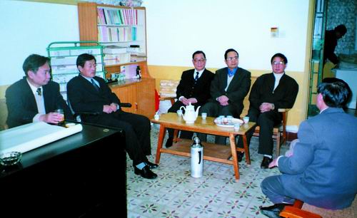 1999年9月,张怀西常务副主席(右三)参加厦门民进机关基层组织建设座谈会
