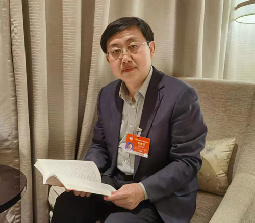 河北省政协委员寇学臣建议对大众屏显字体进行监管