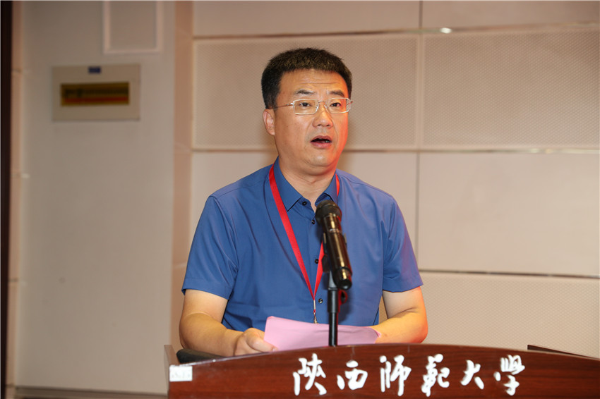 西安高新第二学校"名校 "联合体总校长高杨杰作为教师代表发言.