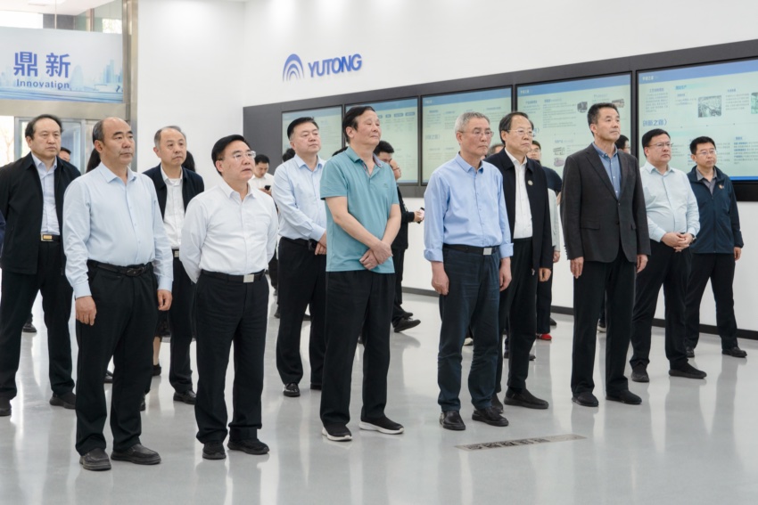 蔡达峰率民进中央调研组赴郑州开展2025年度重点考察调研