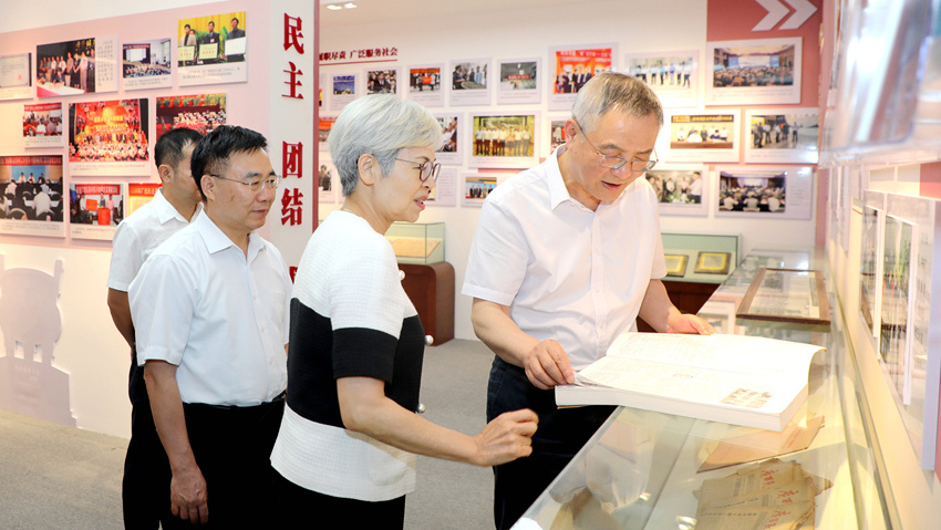蔡达峰走访民进广西区委会机关并开展主题教育调研