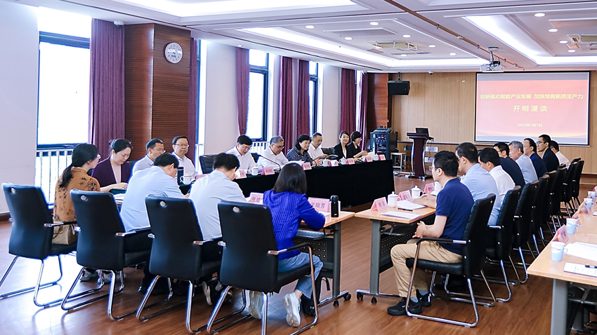 朱永新赴清华大学调研座谈