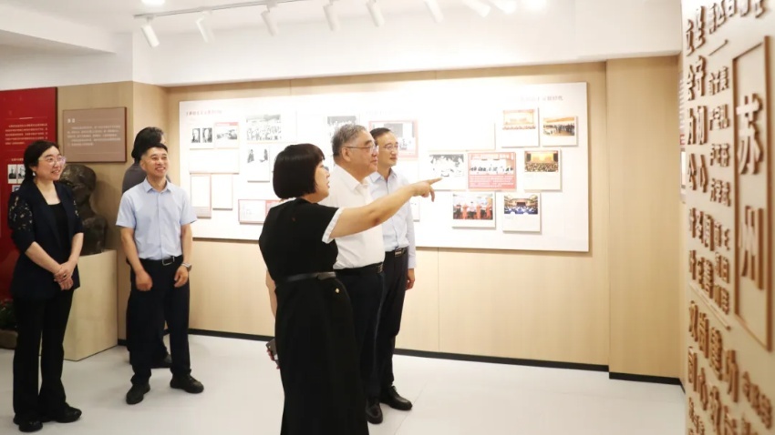 朱永新走访民进苏州市委会机关
