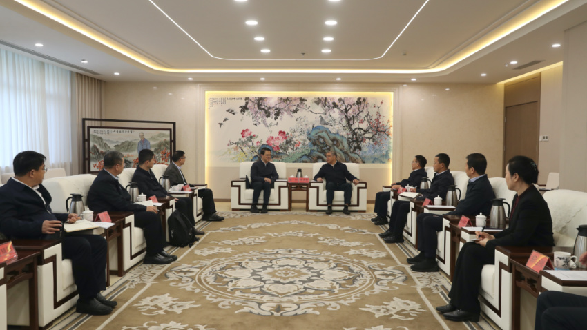 朱永新会见国家医疗保障局局长章轲一行