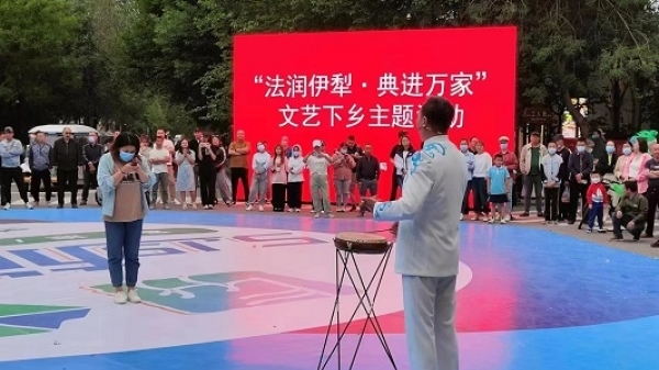吉林省曲艺团支部赴新疆伊犁开展文艺下乡主题活动